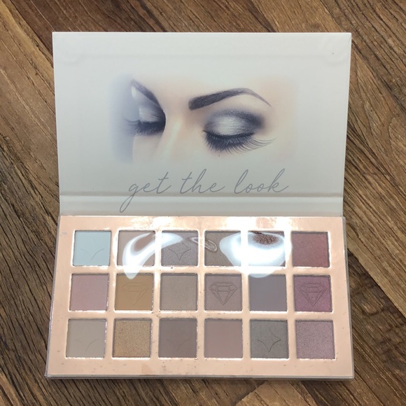 Nude Eye-shadow Palette- Ellen Tracy - Picture 2 of 3